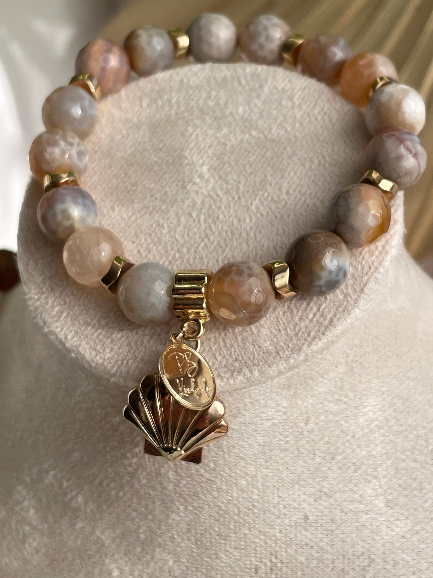 Conjunto "Raices del Mar"Collar y pulsera de agatas con concha nacar