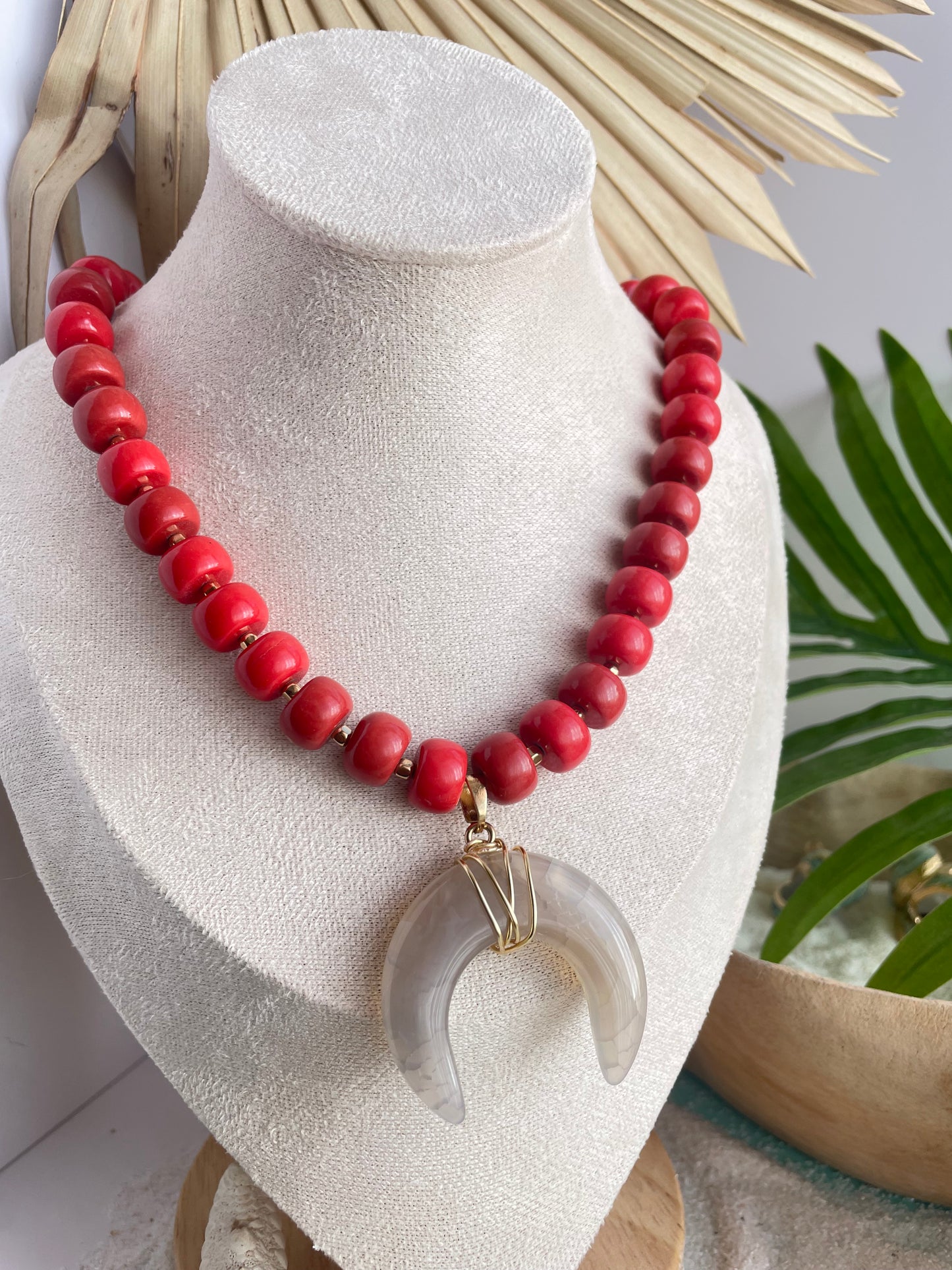 Collar “Luna del Trópico” – Coral Natural y Ágata Dorada