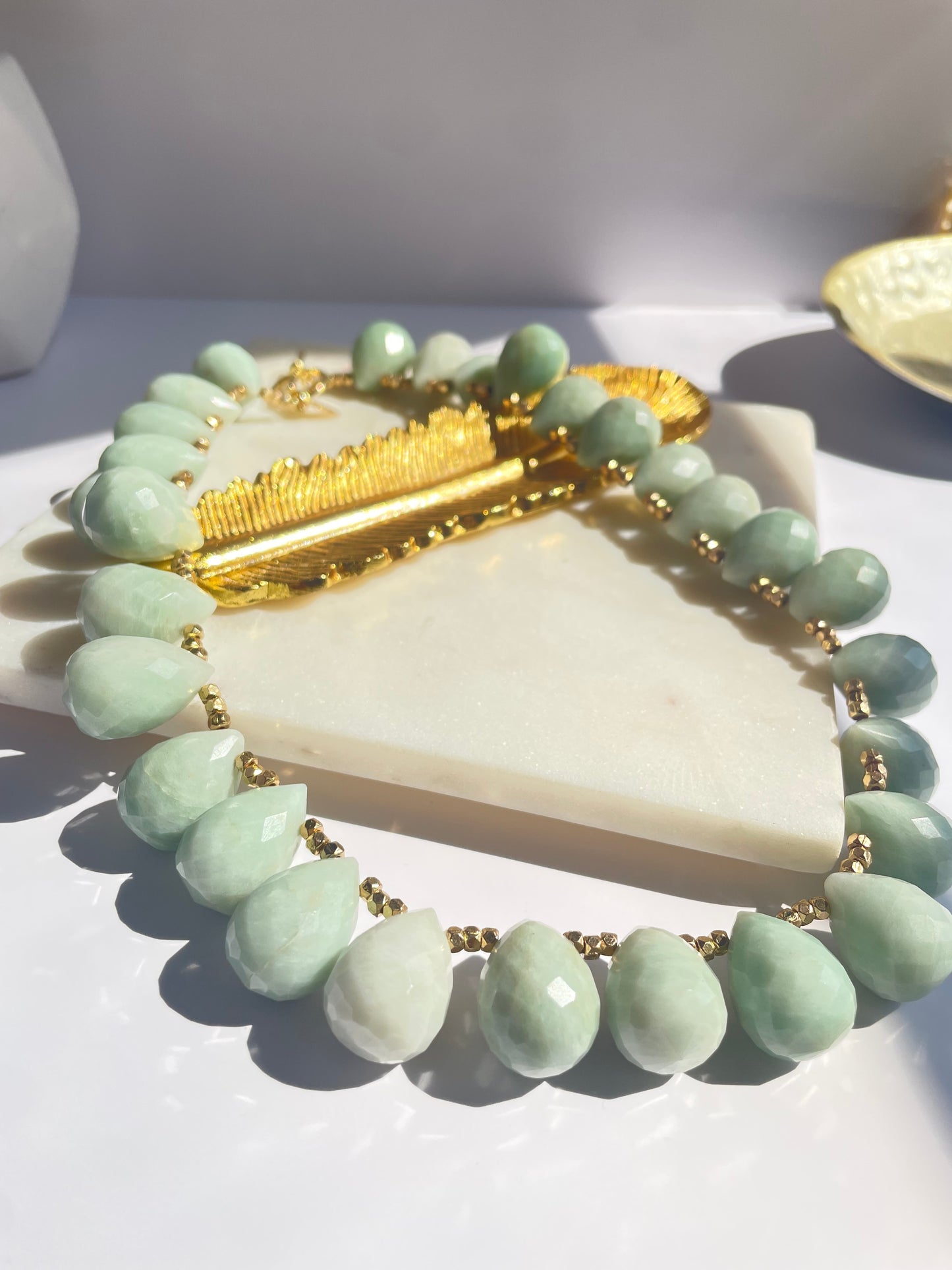 Collar “Gotas de Mar” – Aguamarina Faceteada y Detalles Dorados