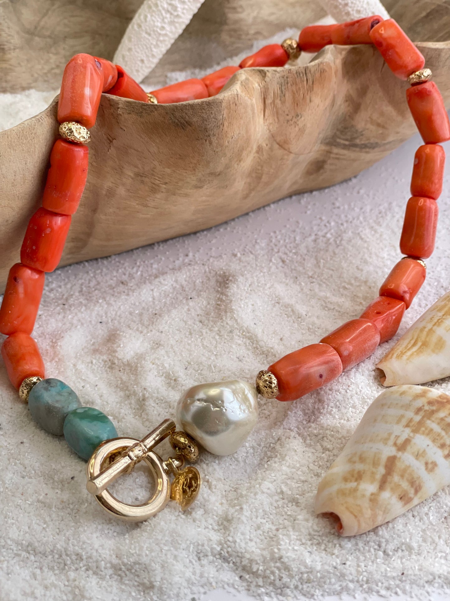 Collar "Alba del Pacífico" – Coral Natural, Amazonita y Perla Barroca
