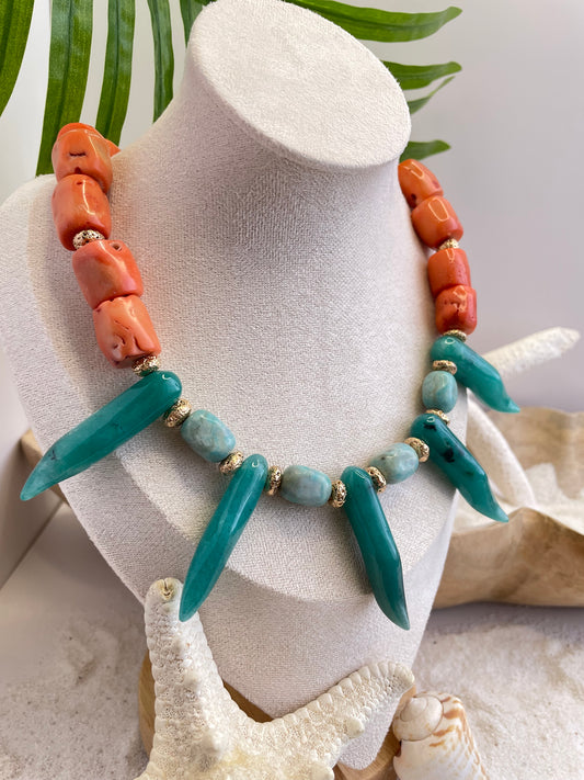 Collar "Olas del Mar" – Coral Natural, Ágatas Azules y Aguamarina