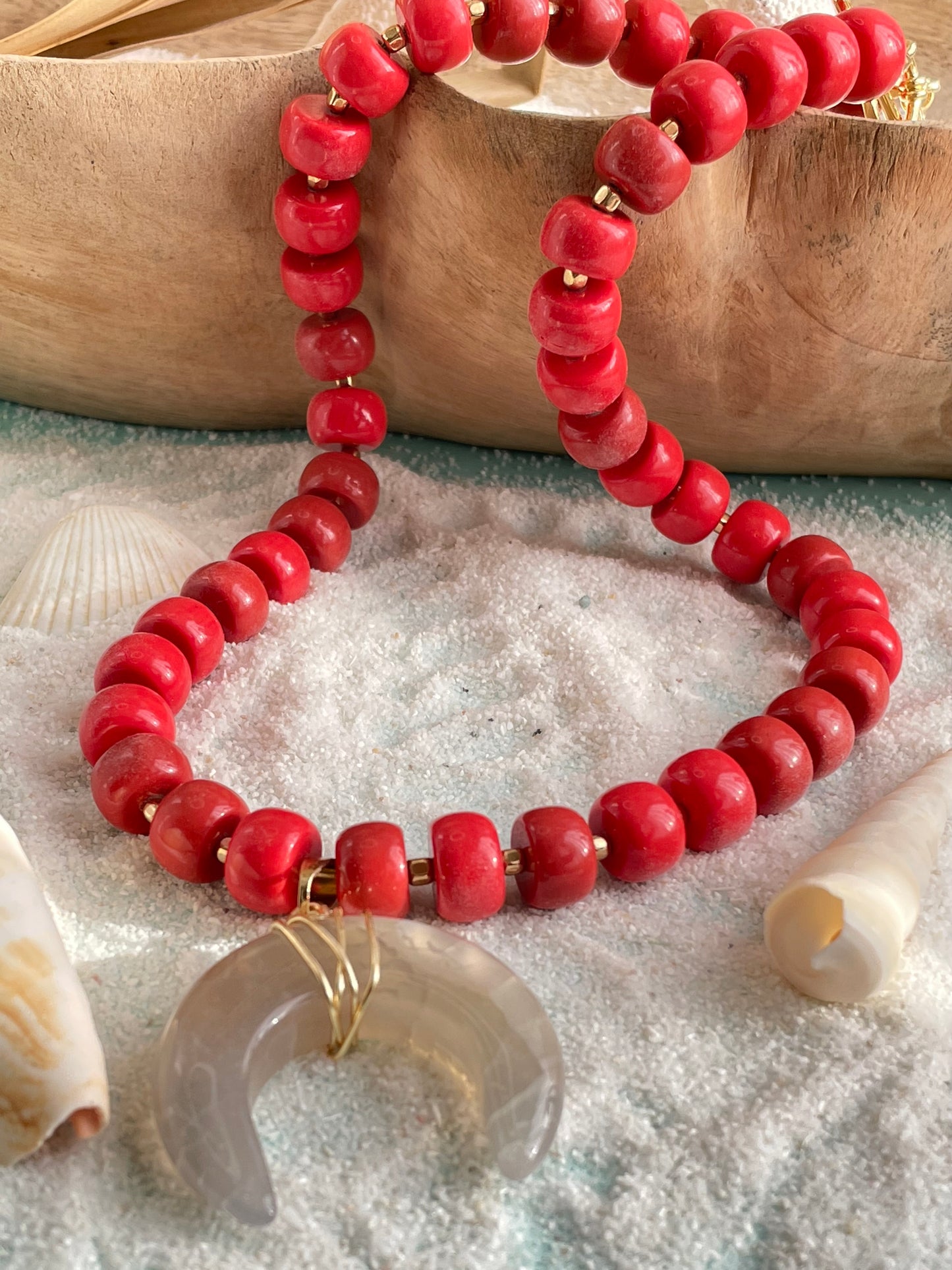 Collar “Luna del Trópico” – Coral Natural y Ágata Dorada