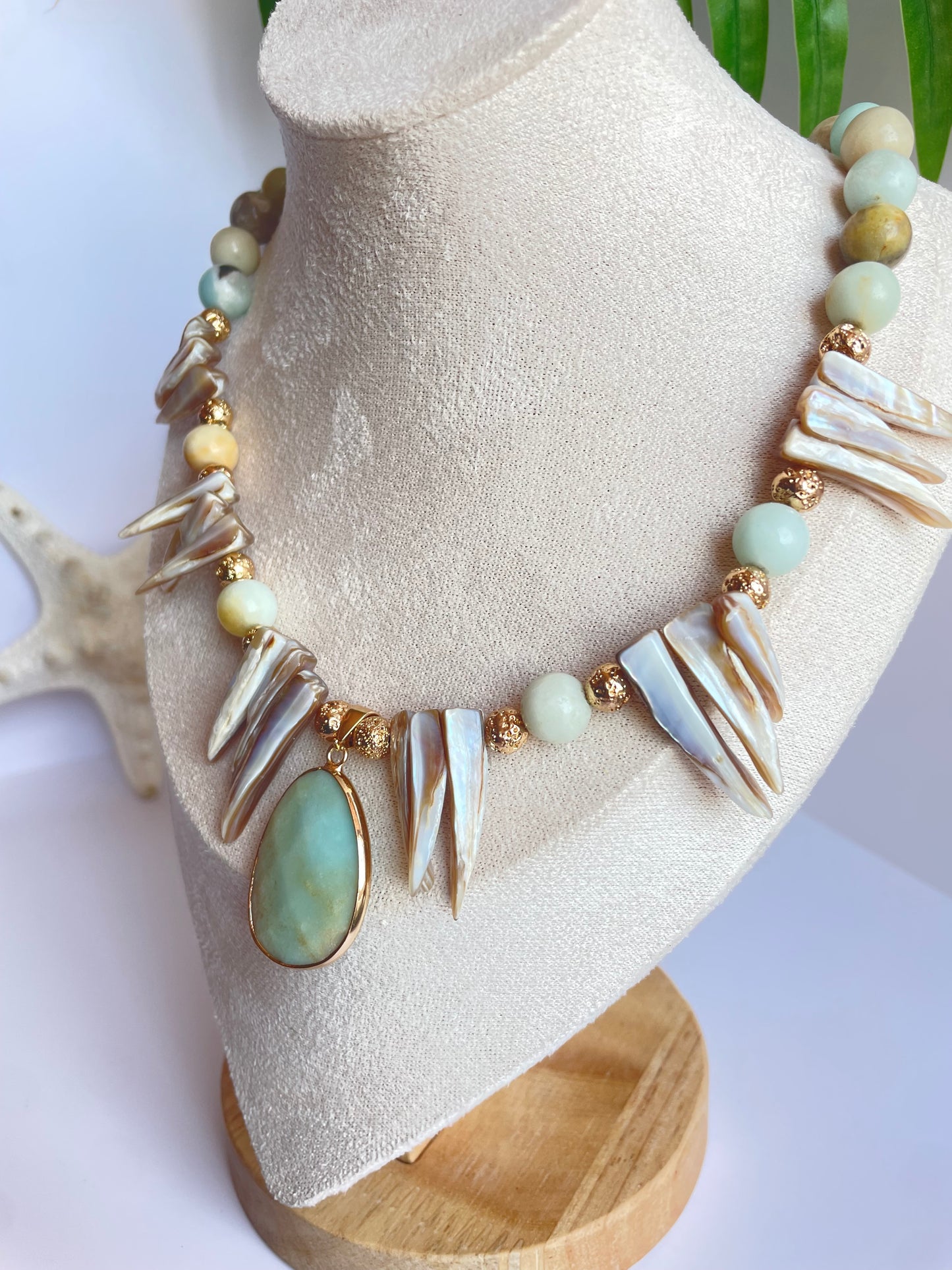 Collar “Alma del Caribe” – Amazonita, Larimar y Nácar Dorado