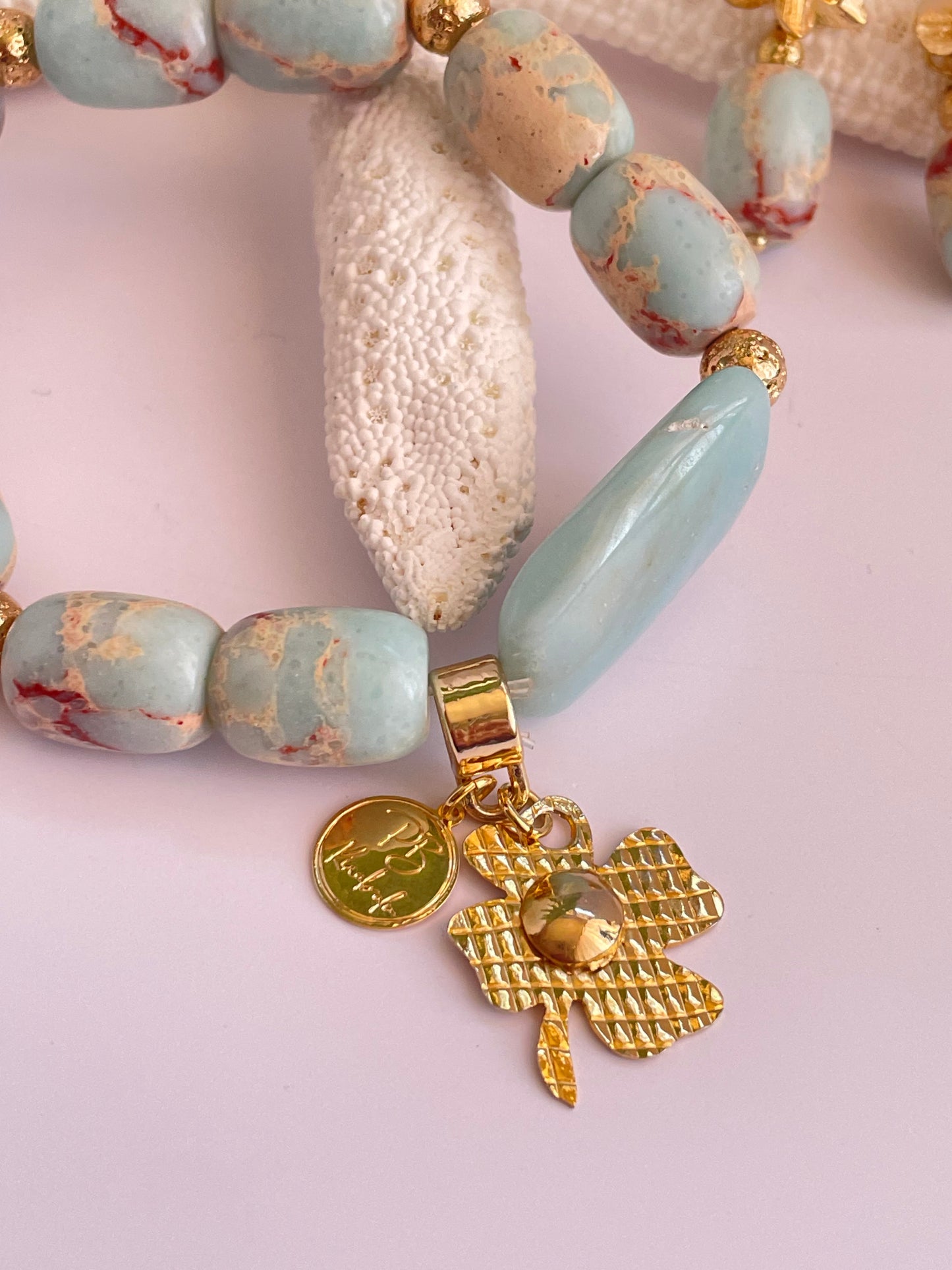 Set "Trevol Imperial"Pulsera y aretes de Jaspe Imperial con baño en oro de 18K